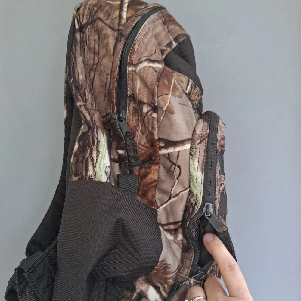 Buck Commander Realtree Camo Sling Backpack Tactical Hunting Bag EUC